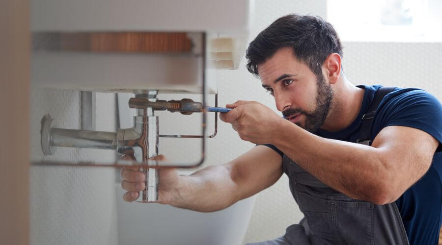 Water heater leaking fix in Switz City, IN